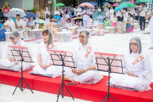 ภาพ No.226104:วันอาทิตย์ที่ 25 พฤษภาคม พ.ศ. 2568 พิธีตักบาตรพระ 1,000 รูปเมืองตรัง ครบรอบ 110 ปี เมืองทับเที่ยง ถวายเป็นพุทธบูชา ถวายเป็นพระราชกุศลแด่รัชกาลที่ 10 และอุทิศส่วนกุศลแด่อดีตเจ้าเมืองตรัง และบรรพบุรุษ ณ บริเวณหน้าศาลากลางจังหวัดตรัง ถนนพระราม 6