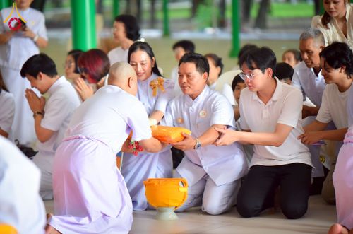 ภาพ No.244713:วันเสาร์ที่ 6 กันยายน พ.ศ. 2568 พิธีขอขมา-รับผ้าไตรของนาคธรรมทายาท โครงการอุปสมบทหมู่บูชาธรรมครบรอบ 108 ปี  วันครูผู้ค้นพบวิชชาธรรมกาย ณ โบสถ์พระไตรปิฎก วัดพระธรรมกาย