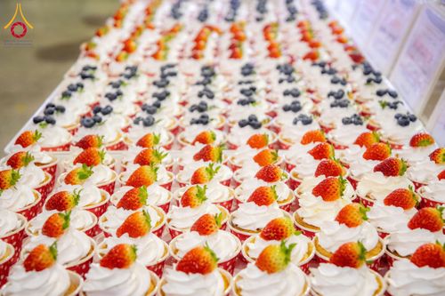 ภาพ No.202330:พิธีถวายภัตตาหารเป็นสังฆทาน แด่พระธรรมยาตรา ณ วัดพระธรรมกาย ตำบลคลองสาม อำเภอคลองหลวง จังหวัดปทุมธานี ในโครงการธรรมยาตรา กตัญญูบูชา มหาปูชนียาจารย์ พระมงคลเทพมุนี(สด จนฺทสโร) พระผู้ปราบมาร อนุสรณ์สถาน 7 แห่ง ปีที่ 13 วันที่ 27 มกราคม พ.ศ. 2568