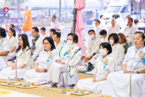 ภาพ No.200226:พิธีถวายภัตตาหารเป็นสังฆทาน แด่พระธรรมยาตรา ณ อนุสรณ์สถานบางปลา วัดบางปลา อำเภอบางเลน จังหวัดนครปฐม ในโครงการธรรมยาตรา กตัญญูบูชา มหาปูชนียาจารย์ พระมงคลเทพมุนี(สด จนฺทสโร) พระผู้ปราบมาร อนุสรณ์สถาน 7 แห่ง ปีที่ 13 วันที่ 23 มกราคม พ.ศ. 2568