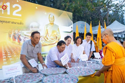 ภาพ No.111875:พิธีถวายภัตตาหารเป็นสังฆทาน แด่คณะพระธรรมยาตราฯ ในโครงการธรรมยาตรา กตัญญูบูชา มหาปูชนียาจารย์ พระมงคลเทพมุนี(สด จนฺทสโร) พระผู้ปราบมาร อนุสรณ์สถาน 7 แห่ง ปีที่ 12 วันที่ 14 มกราคม พ.ศ. 2567 ณ อนุสรณ์สถานมหาวิหารพระมงคลเทพมุนี  (โลตัสแลนด์) อ.สองพี่น้อง จ