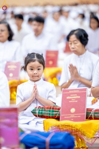 ภาพ No.138827:พิธีถวายกองทุนสนับสนุน การสร้างพระไตรปิฎกฉบับธรรมชัย และอนุรักษ์คัมภีร์ใบลาน น้อมบูชาธรรมหลวงพ่อธัมมชโย 80 ปี ณ ห้องแก้วสารพัดนึก 2 วัดพระธรรมกาย วันเสาร์ที่ 1 มิถุนายน พศ. 2567