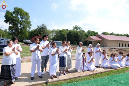 ภาพ No.142949:พิธีเจริญพระพุทธมนต์ โปรยรัตนชาติ เพื่อความเป็นสิริมงคล  ณ พื้นที่ก่อสร้างอาคารปฏิบัติธรรม “แก้วธรรมชัยรัตนอนันต์”  วัดพระธรรมกายเทนเนสซี ประเทศสหรัฐอเมริกา วันอังคารที่ 2 กรกฎาคม พ.ศ. 2567