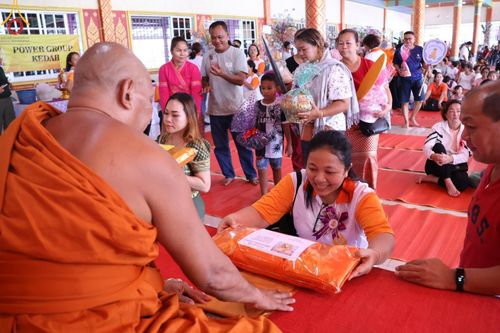 ภาพ No.179275:พิธีทอดกฐิน ณ วัดถ้ำคีรีวงศ์ อ.เปิ้นดัง รัฐเคด้าห์ ประเทศมาเลเซีย ในโครงการกฐินสามัคคีทั่วไทย 30,000 วัด บูชาธรรม 80 ปี หลวงพ่อธัมมชโย โดยคณะศิษยานุศิษย์วัดพระธรรมกาย วันที่ 1 พฤศจิกายน พ.ศ. 2567