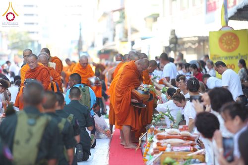 ภาพ No.147892:มหาสังฆทานครั้งยิ่งใหญ่ ตักบาตรพระ 10,000 รูป คณะสงฆ์ 4 ประเทศ 14 จังหวัดภาคใต้ วันอาทิตย์ที่ 11 สิงหาคม พ.ศ. 2567 ณ นิพัทธ์อุทิศ 3 ใจกลางนครหาดใหญ่ จ.สงขลา