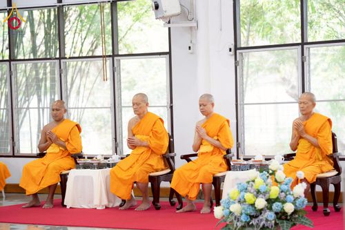 ภาพ No.276714:วันเสาร์ที่ 6 ธันวาคม พ.ศ. 2568 พิธีมุทิตาสักการะ เนื่องในโอกาสที่พระเดชพระคุณพระพรหมดิลก เจ้าอาวาสวัดสามพระยา วรวิหาร เมตตาเป็นประธานในพิธีตั้งฐานานุกรมใน พระราชวิเทศวชิรเวที (บัณฑิต วรปญฺโญ) ผู้ช่วยเจ้าอาวาสวัดพระธรรมกาย (ไวโรจน์ วิโรจโน) ผู้ช่วยเจ้าอา