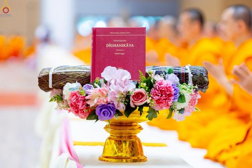 ภาพ No.228346:วันอาทิตย์ที่ 8 มิถุนายน พ.ศ. 2568 พิธีถวายทุนสนับสนุนพระไตรปิฎกฉบับธรรมชัย และอนุรักษ์คัมภีร์โบราณ ณ ห้องแก้วสารพัดนึก 2 วัดพระธรรมกาย