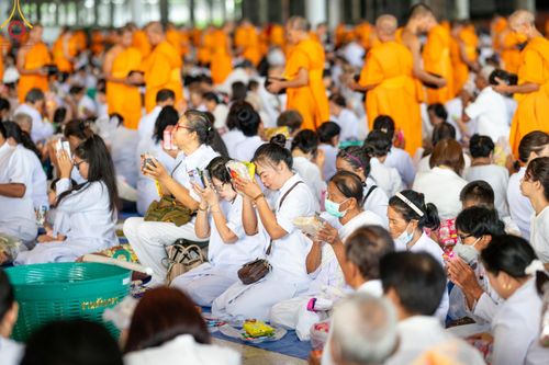 ภาพ No.139091:พิธีตักบาตร , พิธีบูชาข้าวพระ ณ ห้องแก้วสารพัด 1 สภาธรรมกายสากล วัดพระธรรมกาย วันอาทิตย์ต้นเดือนที่ 2 มิถุนายน พ.ศ. 2567