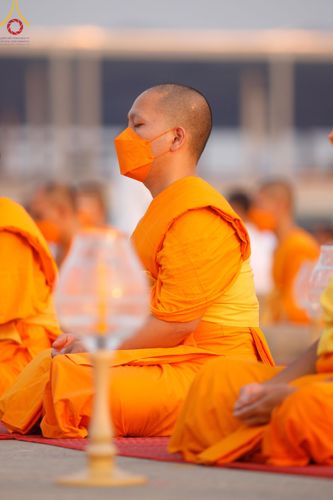 ภาพ No.122000:พิธีจุดประทีปถวายเป็นพุทธบูชา และบูชาธรรมมหาปูชนียาจารย์ พระมงคลเทพมุนี(สด จนฺทสโร) ในโครงการธรรมยาตรา กตัญญูบูชา มหาปูชนียาจารย์ พระมงคลเทพมุนี(สด จนฺทสโร) พระผู้ปราบมาร อนุสรณ์สถาน 7 แห่ง ปีที่ 12 วันที่ 31 มกราคม พ.ศ. 2567 ณ วัดพระธรรมกาย จ.ปทุมธานี