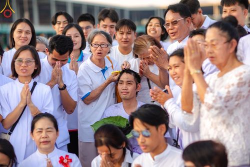 ภาพ No.180022:พิธีปลงผมนาคธรรมทายาท ในโครงการอุปสมบทหมู่ บูชาธรรมมหาปูชนียาจารย์ (ศูนย์อบรมวัดพระธรรมกาย) วันที่ 1 ธันวาคม พ.ศ. 2567 ณ ลานธรรมหารัตนวิหารคด วัดพระธรรมกาย จ.ปทุมธานี