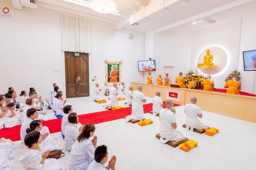 ภาพ No.252263:วันที่ 4-5 ตุลาคม พ.ศ. 2568  วัดพระธรรมกายแคลิฟอร์เนีย ประเทศสหรัฐอเมริกา ได้จัดพิธีตัดปอยผม โดยคณะสงฆ์ ญาติ ๆ และสาธุชน ให้กับนาคธรรมทายาท 8 ท่าน และได้จัดพิธีบรรพชา-อุปสมบท ฉลองพิธีทอดกฐินบรมจักรพรรดิ สร้างอุโบสถ 82 ปี บูชาธรรมหลวงพ่อธัมมชโย