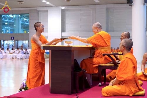 ภาพ No.232178:วันอาทิตย์ที่ 6 กรกฏาคม พ.ศ. 2568 พิธีมอบโล่เกียรติคุณ สวดธัมมจักกัปปวัตตนสูตร และรางวัลโครงการผู้นำแสงสว่างออนไลน์ ณ ห้องแก้วสารพัดนึก1 สภาธรรมกายสากล วัดพระธรรมกาย