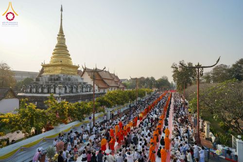 ภาพ No.208734:ตักบาตรพระ 1,743 รูป ครบรอบ 743 ปี นครน่าน ถวายเป็นพุทธบูชา น้อมบุญกุศลอุทิศให้บรรพบุรุษ วันอาทิตย์ ที่ 16 กุมภาพันธ์ พ.ศ. 2568 ณ ถนนคนเดินข่วงเมืองน่าน ต.ในเวียง อ.เมือง จ.น่าน