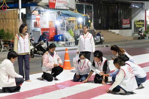 ภาพ No.185600:V.47 เบื้องหลังของเบื้องหน้า งานตักบาตรพระ 10,000 รูป ณ จ.กาญจนบุรี วันที่ 20-21 ธันวาคม พ.ศ. 2567