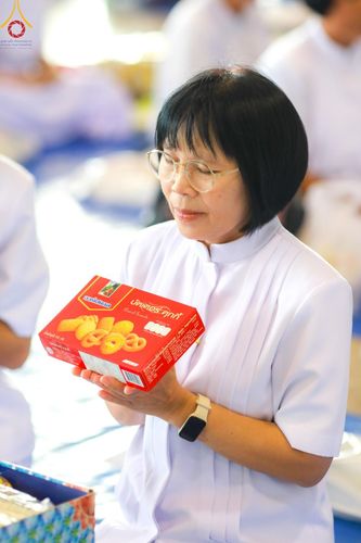 ภาพ No.149930:พิธีตักบาตร , พิธีปฎิบัติธรรม , พิธีถวายภัตตาหารเมนูสวรรค์ ในพรรษาแห่งการเข้าถึงธรรม วันธรรมชัย วันอังคารที่ 27 สิงหาคม พ.ศ.2567 ณ สภาธรรมกายสากล วัดพระธรรมกาย