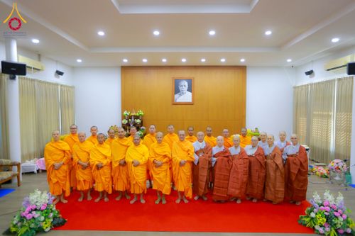 ภาพ No.197583:พิธีถวายสังฆทานคณะสงฆ์ 2 นิกายเชื่อมสัมพันธ์ไทย-เกาหลี วันอาทิตย์ที่ 5 มกราคม พ.ศ. 2568 ณ อาคารชมรมภาวนารักษ์ วัดพระธรรมกาย อำเภอคลองหลวง จังหวัดปทุมธานี