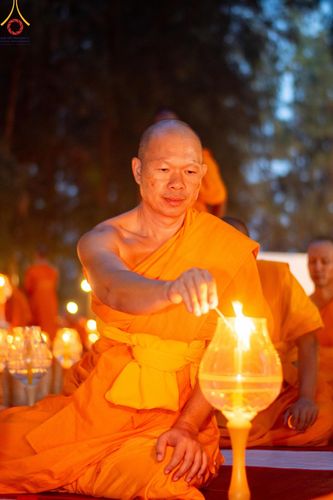 ภาพ No.190168:พิธีจุดประทีปถวายเป็นพุทธบูชา และบูชาธรรมมหาปูชนียาจารย์ ณ อนุสรณ์สถานมหาวิหารพระมงคลเทพมุนี (โลตัสแลนด์) อ.สองพี่น้อง จ.สุพรรณบุรี ในโครงการธรรมยาตรา กตัญญูบูชา มหาปูชนียาจารย์ พระมงคลเทพมุนี(สด จนฺทสโร) พระผู้ปราบมาร อนุสรณ์สถาน 7 แห่ง ปีที่ 13