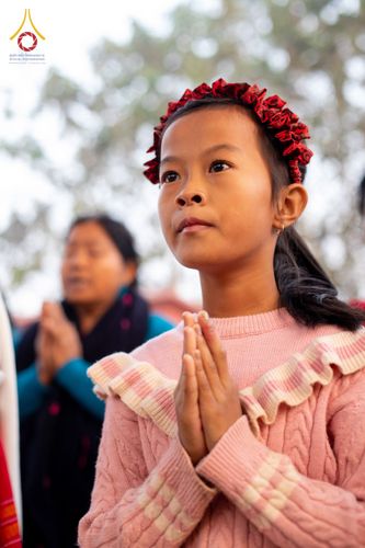 ภาพ No.76410:คณะสงฆ์และสามเณรบิณฑบาต ประเทศบังกลาเทศ วันที่ 11 กุมภาพันธ์ พ.ศ. 2566