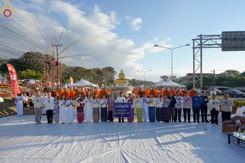 ภาพ No.187175:พิธีตักบาตรพระ ๕๐๐ รูป "สร้างบุญใหญ่ ส่งท้ายปีเก่า ต้อนรับปีใหม่ ๒๕๖๘" วันเสาร์ที่ ๒๘ ธันวาคม พ.ศ. ๒๕๖๗ ณ ถนนหน้าที่ว่าการอำเภอภูเรือ จังหวัดเลย