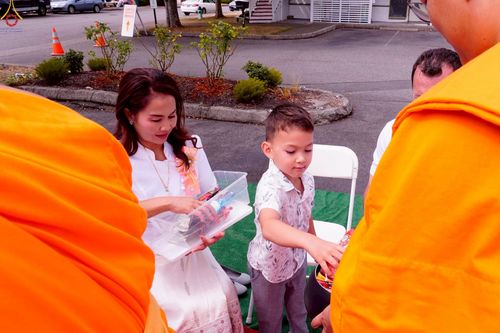 ภาพ No.239705:วันอาทิตย์ ที่ 17 สิงหาคม พ.ศ. 2568 พิธีทอดผ้าป่าฉลองครบรอบ 27 ปี วัดพระธรรมกายซีแอตเติล รัฐวอชิงตัน ประเทศสหรัฐอเมริกา