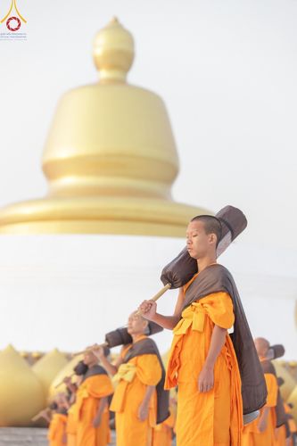 ภาพ No.198632:พระธรรมยาตราปฏิบัติธรรม และถ่ายภาพหมู่ประวัติศาสตร์ ณ อนุสรณ์สถานบางปลา วัดบางปลา อำเภอบางเลน จังหวัดนครปฐม ในโครงการธรรมยาตรา กตัญญูบูชา มหาปูชนียาจารย์ พระมงคลเทพมุนี(สด จนฺทสโร) พระผู้ปราบมาร อนุสรณ์สถาน 7 แห่ง ปีที่ 13 วันที่ 20 มกราคม พ.ศ. 2568