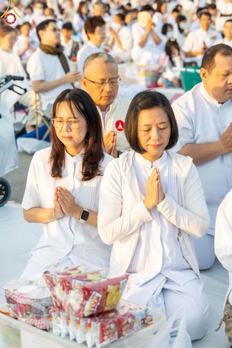 ภาพ No.187761:พิธีตักบาตรฉลองพระใหม่ ต้อนรับพุทธศักราช 2568 ณ ลานธรรมพระมหาธรรมกายเจดีย์ วัดพระธรรมกาย จ.ปทุมธานี วันที่ 1 มกราคม พ.ศ. 2568