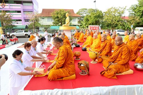 ภาพ No.235178:วันอาทิตย์ที่ 27 กรกฎาคม พ.ศ. 2568 พิธีตักบาตรพระ1,000 รูป ทำบุญเมืองพัทลุง ประธานสงฆ์ พระปริยัติวชิโรดม  เจ้าคณะจังหวัดพัทลุง ประธานฆราวาส นายรัฐศาสตร์ ชิดชู  ผู้ว่าราชการจังหวัดพัทลุง