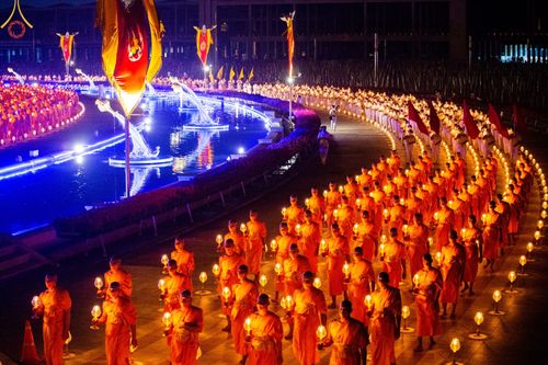 ภาพ No.77220:พิธีจุดมาฆประทีป ในวันมาฆบูชา อาทิตย์ต้นเดือนที่ 6 มีนาคม พ.ศ. 2566 ณ วัดพระธรรมกาย อ.คลองหลวง จ.ปทุมธานี