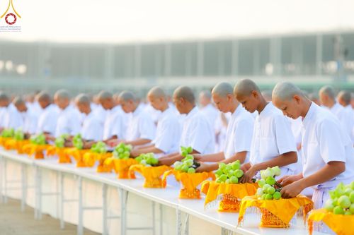 ภาพ No.133744:พิธีเวียนประทักษิณและพิธีวันทาเจดีย์ โครงการบรรพชาสามเณร ฟื้นฟูพระพุทธศาสนาทั่วไทย ณ วัดพระธรรมกาย วันเสาร์ที่ 6 เมษายน พ.ศ. 2567