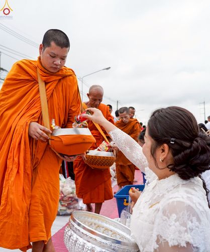 ภาพ No.229877:วันพฤหัสบดีที่ 26 มิถุนายน พ.ศ. 2568 พิธีตักบาตรพระ 1,165 รูป ฉลองก่อตั้งเมืองวานรนิวาส ครบรอบ 164 ปี ณ ถนนวานรนิวาส-อากาศอำนวย อ.วานรนิวาส จ.สกลนคร