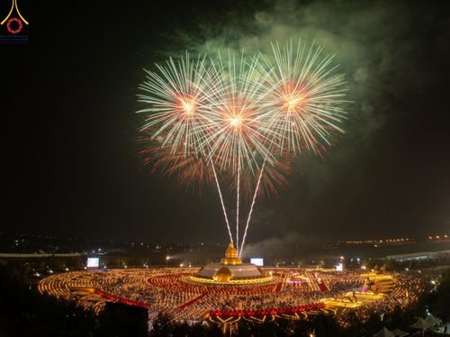 ภาพ No.200633:พิธีจุดประทีปถวายเป็นพุทธบูชา และบูชาธรรมมหาปูชนียาจารย์ ณ อนุสรณ์สถานบางปลา วัดบางปลา อำเภอบางเลน จังหวัดนครปฐม ในโครงการธรรมยาตรา กตัญญูบูชา มหาปูชนียาจารย์ พระมงคลเทพมุนี(สด จนฺทสโร) พระผู้ปราบมาร อนุสรณ์สถาน 7 แห่ง ปีที่ 13 วันที่ 23 มกราคม พ.ศ. 2568