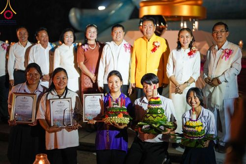 ภาพ No.97294:พิธีทอดผ้าป่า เพื่อสร้าง "ลานอเนกประสงค์พญานาค 4 ตระกูล" และพิธีจุดประทีปโคมลอย ลอยกระทง ถวายประทีปเป็นพุทธบูชา ณ พุทธอุทยานนานาชาติ จ.หนองคาย วันที่ 27 พฤศจิกายน พ.ศ. 2566