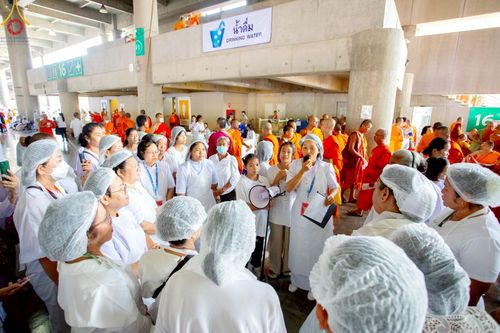 ภาพ No.219430:วันอังคารที่ 22 เมษายน พ.ศ. 2568 พิธีมอบปัจจัยช่วยเหลือครู 4 จังหวัดชายแดนภาคใต้ , พิธีกล่าวคำถวายอุปกรณ์ เพื่อเตรียมการต้อนรับคณะสงฆ์ฯ , พิธีกล่าวคำถวายภัตตาหารเป็นสังฆทาน , คณะสงฆ์ฉันภัตตาหารเพล  เนื่องในวันคุ้มครองโลก พิธีถวายมหาสังฆทานแด่คณะสงฆ์