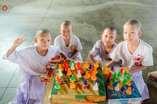 ภาพ No.214618:วันศุกร์ที่ 4 เมษายน พ.ศ.2568 นาคธรรมทายาทตักบาตรพระพี่เลี้ยง ในโครงการบรรพชาสามเณร ฟื้นฟูพระพุทธศาสนาทั่วไทย ณ วิหารคด 22 วัดพระธรรมกาย