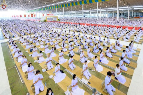 ภาพ No.75582:วัดพระธรรมกายจัด งานบุญวันอาทิตย์ต้นเดือน  มีกิจกรรมดังนี้ พิธีตักบาตร, พิธีบูชาข้าวพระ พระธรรมยาตรารับประกาศนียบัตร โครงการธรรมยาตราฯ ปีที่ 11 ในวันที่ 5 กุมภาพันธ์ พ.ศ. 2566 ณ วัดพระธรรมกาย อ.คลองหลวง จ.ปทุมธานี