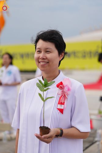 ภาพ No.160448:พิธีปลูกต้นทรัพย์บานชื่น ณ ลานธรรม พระมหาธรรมกายเจดีย์ วัดพระธรรมกาย จ.ปทุมธานี วันพฤหัสบดีที่ 10 ตุลาคม พ.ศ. 2567
