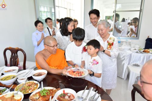 ภาพ No.230102:วันพฤหัสบดีที่ 26 มิถุนายน พ.ศ. 2568 พิธีทอดผ้าป่าฉลองอาคารชุดศูนย์ปฏิบัติธรรมน้ำใสใจสว่าง น้อมบูชาธรรมอายุวัฒนะมงคล 81 ปี หลวงพ่อธัมมชโย ณ ศูนย์ปฏิบัติธรรมน้ำใสใจสว่าง เขตบางกอกน้อย กรุงเทพมหานคร