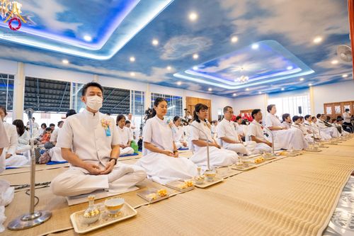 ภาพ No.196943:พิธีถวายภัตตาหารเป็นสังฆทาน แด่พระธรรมยาตรา ณ วัดโบสถ์(บน) ตำบลบางคูเวียง อำเภอบางกรวย จังหวัดนนทบุรี ในโครงการธรรมยาตรา กตัญญูบูชา มหาปูชนียาจารย์ พระมงคลเทพมุนี(สด จนฺทสโร) พระผู้ปราบมาร อนุสรณ์สถาน 7 แห่ง ปีที่ 13 วันที่ 18 มกราคม พ.ศ. 2568