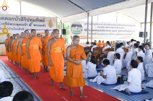 ภาพ No.91425:พิธีทอดผ้าป่ายกยอดดอกบัวสิริปทุมทิพย์  ประดิษฐาน ณ ปทุมเจดีย์  (เจดีย์พระพุทธเจ้า ๕ พระองค์) ณ ศูนย์อบรมเยาวชนจังหวัดปัตตานี 22 ตุลาคม พ.ศ.2566