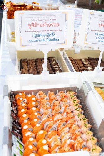 ภาพ No.190054:พิธีถวายภัตตาหารเป็นสังฆทาน แด่พระธรรมยาตรา ณ อนุสรณ์สถานมหาวิหารพระมงคลเทพมุนี (โลตัสแลนด์) อ.สองพี่น้อง จ.สุพรรณบุรี ในโครงการธรรมยาตรา กตัญญูบูชา มหาปูชนียาจารย์ พระมงคลเทพมุนี(สด จนฺทสโร) พระผู้ปราบมาร อนุสรณ์สถาน 7 แห่ง ปีที่ 13 วันที่ 6 มกราคม 2568