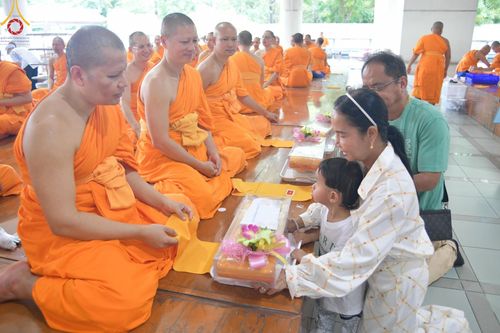 ภาพ No.147775:พิธีถวายภัตตาหารเมนูสวรรค์ ในพรรษาแห่งการเข้าถึงธรรม วันเสาร์ที่ 10 สิงหาคม พ.ศ. 2567 ณ หอฉันคุณยายอาจารย์ฯ วัดพระธรรมกาย