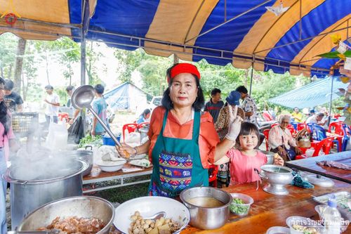 ภาพ No.166272:พิธีทอดกฐิน ณ วัดเจริญธรรมนิมิตร จ.ราชบุรี ในโครงการกฐินสามัคคีทั่วไทย 30,000 วัด บูชาธรรม 80 ปี หลวงพ่อธัมมชโย โดยคณะศิษยานุศิษย์วัดพระธรรมกาย วันที่ 20 ตุลาคม พ.ศ. 2567