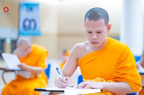 ภาพ No.267242:วันที่ 7 พฤศจิกายน พ.ศ. 2568 พิธีสอบธรรมสนามหลวง นักธรรมชั้นโท - เอก ณ สนามสอบวัดพระธรรมกาย