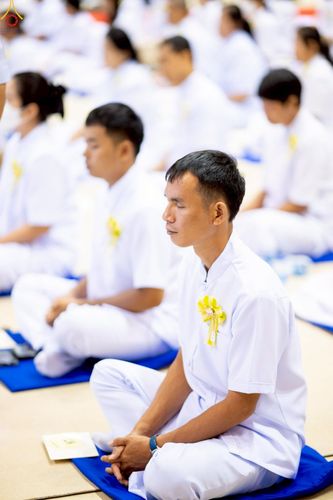 ภาพ No.233794:วันเสาร์ที่ 19 กรกฎาคม พ.ศ.2568 วันมหารำลึก ครั้งที่ 35 พิธีรำลึกถึงนักสร้างบารมี , พิธีสวดพระพุทธมนต์ , พิธีทอดผ้าบังสกุลและถวายไทยธรรม วัดพระธรรมกาย