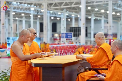 ภาพ No.237466:วันอาทิตย์ที่ 10 สิงหาคม พ.ศ.2568 พิธีมอบใบประกาศเกียรติคุณ โครงการสอบบาลี "ฉลองแชมป์" บูชาธรรม 80 ปี หลวงพ่อธัมมชโย ประจำปี 2568 และ พิธีมอบดวงแก้วสามเณรทรงบาลีไวยากรณ์ ณ สภาธรรมกายสากล วัดพระธรรมกาย ปทุมธานี