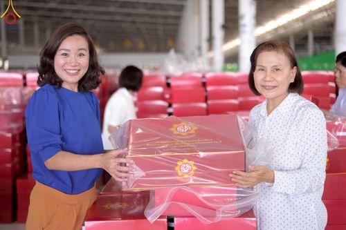 ภาพ No.214438:วันที่ 29 มีนาคม พ.ศ.2568 กิจกรรมใส่ถุงซิปกล่องไทยธรรม เพื่อรักษาความประณีตของกล่องไทยธรรม ในทุกสภาพอากาศ ณ บ้านแก้วเรือนทองคุณยาย วัดพระธรรมกาย