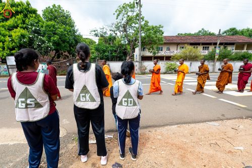 ภาพ No.139440:พิธีตักบาตรรอบเมืองดัมบุลล่า เทศกาลวิสาขบูชาแห่งชาติ ศรีลังกา เมื่อวันที่ 16 พฤษภาคมที่ผ่านมา คณะสงฆ์จากวัดพระธรรมกาย และคณะพระภิกษุสามเณรศรีลังกา ในโครงการสยาม-ลังกา ธรรมยาตรา ฉลองเทศกาลวิสาขบูชาแห่งชาติ ศรีลังกา บูชาธรรม 80 ปีหลวงพ่อธัมมชโย