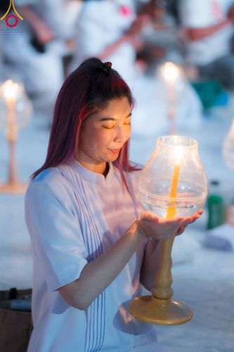 ภาพ No.112197:พิธีจุดประทีปถวายเป็นพุทธบูชา และบูชาธรรมมหาปูชนียาจารย์ พระมงคลเทพมุนี(สด จนฺทสโร) ในโครงการธรรมยาตรา กตัญญูบูชา มหาปูชนียาจารย์ พระมงคลเทพมุนี(สด จนฺทสโร) พระผู้ปราบมาร อนุสรณ์สถาน 7 แห่ง ปีที่ 12 วันที่ 14 มกราคม พ.ศ. 2567 ณ วัดสองพี่น้อง อ.สองพี่น้อง