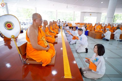 ภาพ No.229704:วันที่ 25 มิถุนายน พ.ศ. 2568 (แรม 15 ค่ำ เดือน 7) พิธีบุพเปตพลี ครั้งที่ 166 ร่วมอุทิศบุญแด่หมู่ญาติที่ล่วงลับไปแล้ว และสืบทอดอายุพระพุทธศาสนา ณ หอฉันคุณยายอาจารย์ฯ วัดพระธรรมกาย