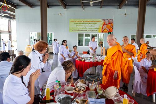 ภาพ No.87123:พิธีทักษิณานุปทานแด่บรรพชนตระกูลผ่องสวัสดิ์ และหมู่ญาติที่ล่วงลับไปแล้ว ณ มหาเจดีย์ทัตตชีโว ศูนย์อบรมเยาวชนกาญจนบุรี วันที่ 31 สิงหาคม พ.ศ. 2566